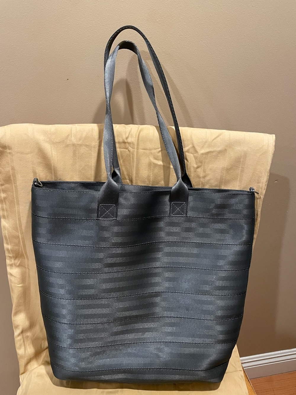 Sleek Black Women's Crossbody Tote Bag